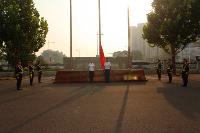mg不朽情缘控股盛大举行升国旗仪式庆祝新中国建设70周年