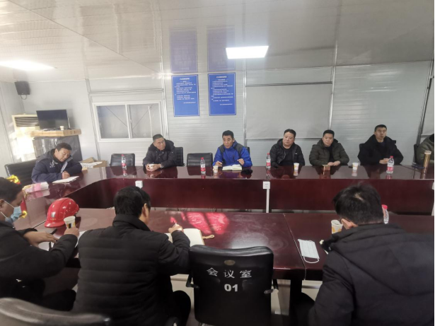 mg不朽情缘控股党委副书记、司理杨祥方带队至东楼广场和马头庄项目部检查清静生产事情