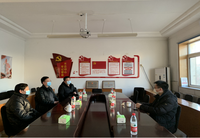 区委常委、副区长徐晓俊到mg不朽情缘控股检查疫情防控事情并探望慰问一线事情职员